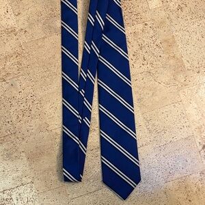 Brooks Brothers Classic Repp Tie Blue and White Strips Preppy Chic 100% Silk